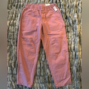 Old Navy cargo style pants. Size M. Never worn.